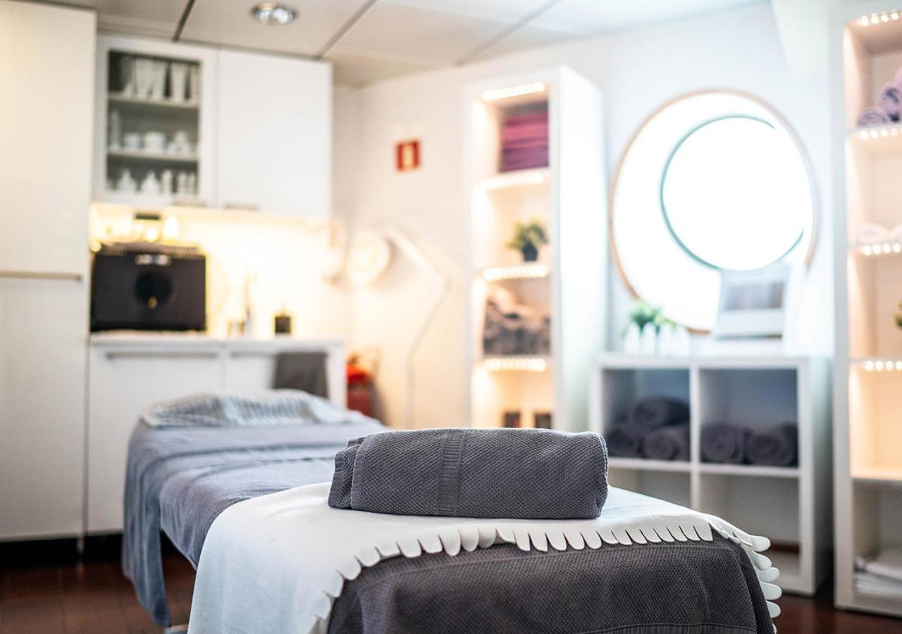 Viking Line Ferry Gabriella - One-Way Journey From Stockholm To Helsinki Hotel Buitenkant foto
