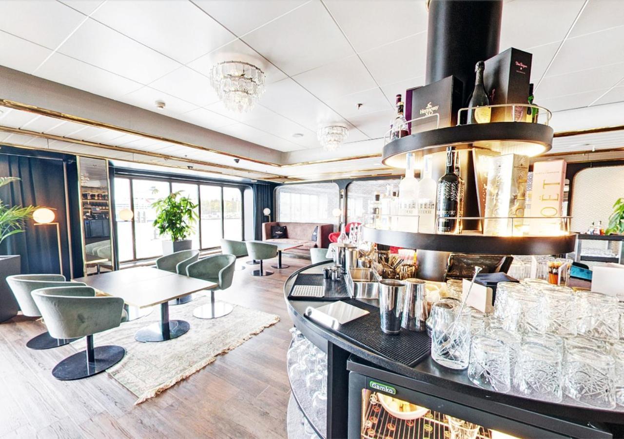 Viking Line Ferry Gabriella - One-Way Journey From Stockholm To Helsinki Hotel Buitenkant foto