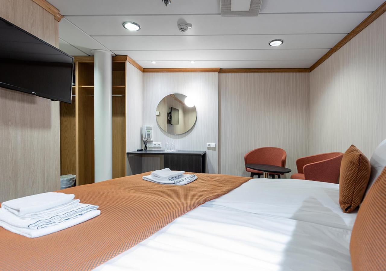 Viking Line Ferry Gabriella - One-Way Journey From Stockholm To Helsinki Hotel Kamer foto