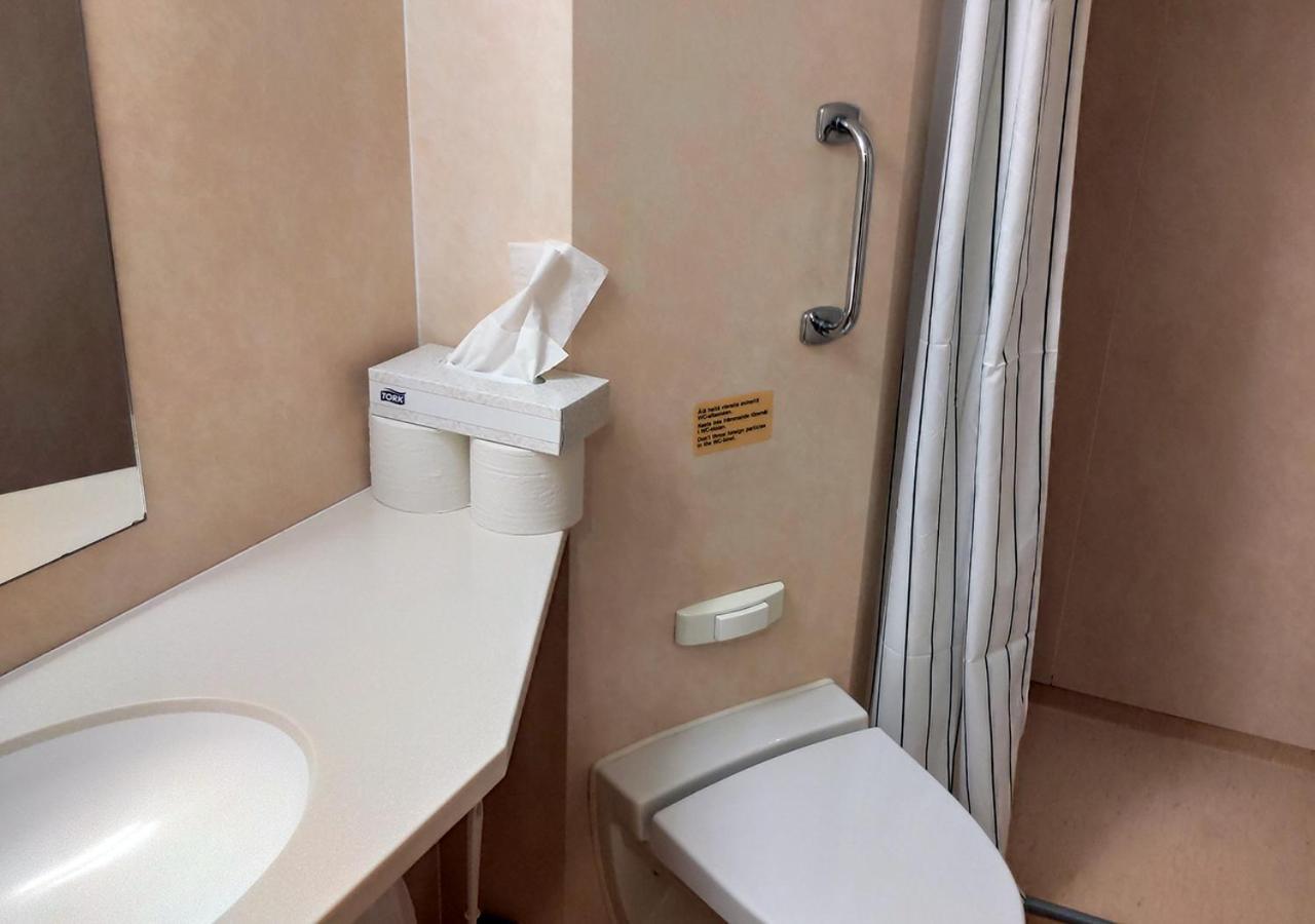 Viking Line Ferry Gabriella - One-Way Journey From Stockholm To Helsinki Hotel Kamer foto