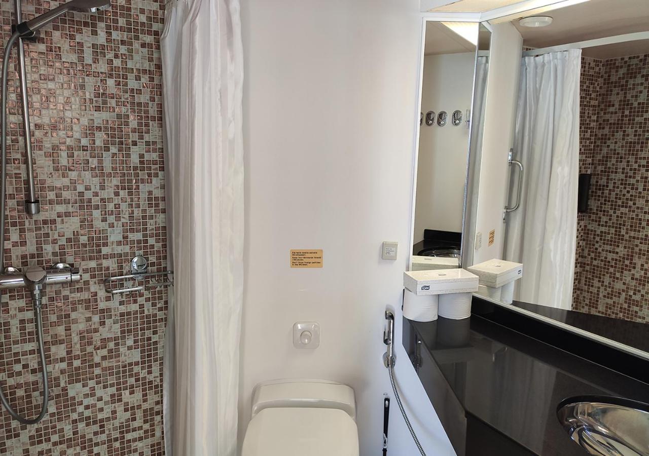 Viking Line Ferry Gabriella - One-Way Journey From Stockholm To Helsinki Hotel Kamer foto